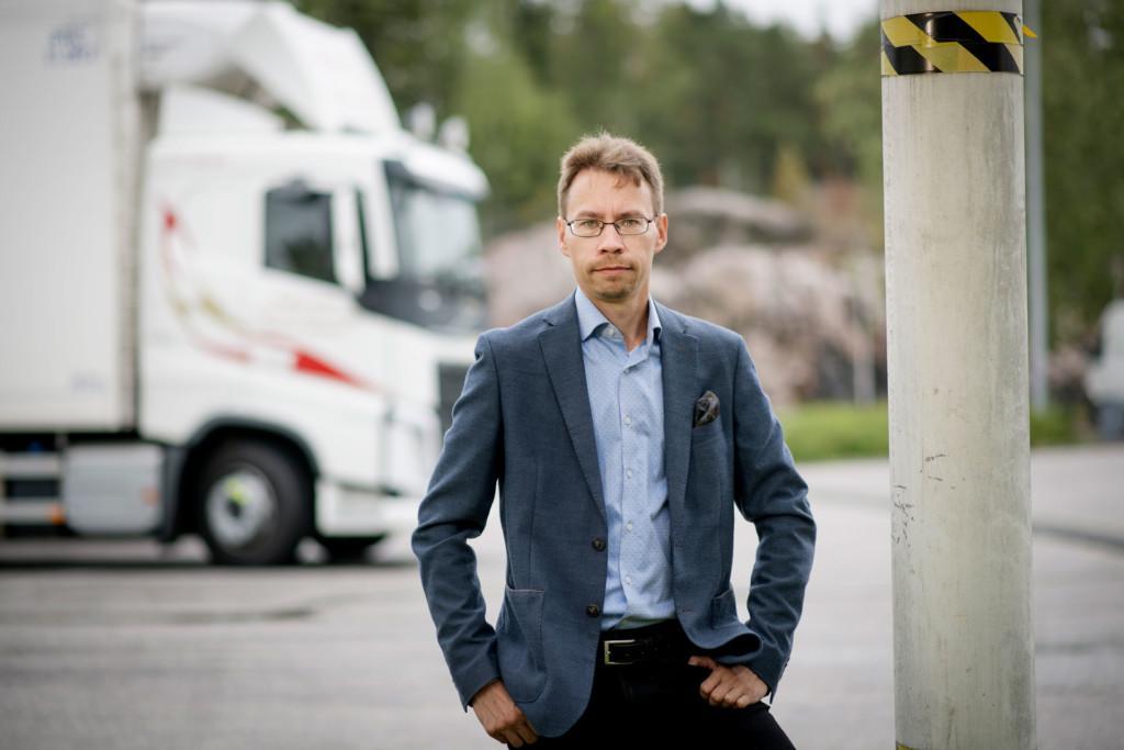 ELY-keskuksen kehittämispäällikkö Janne Kojo. Kauppakamarilehden teemajutussa.